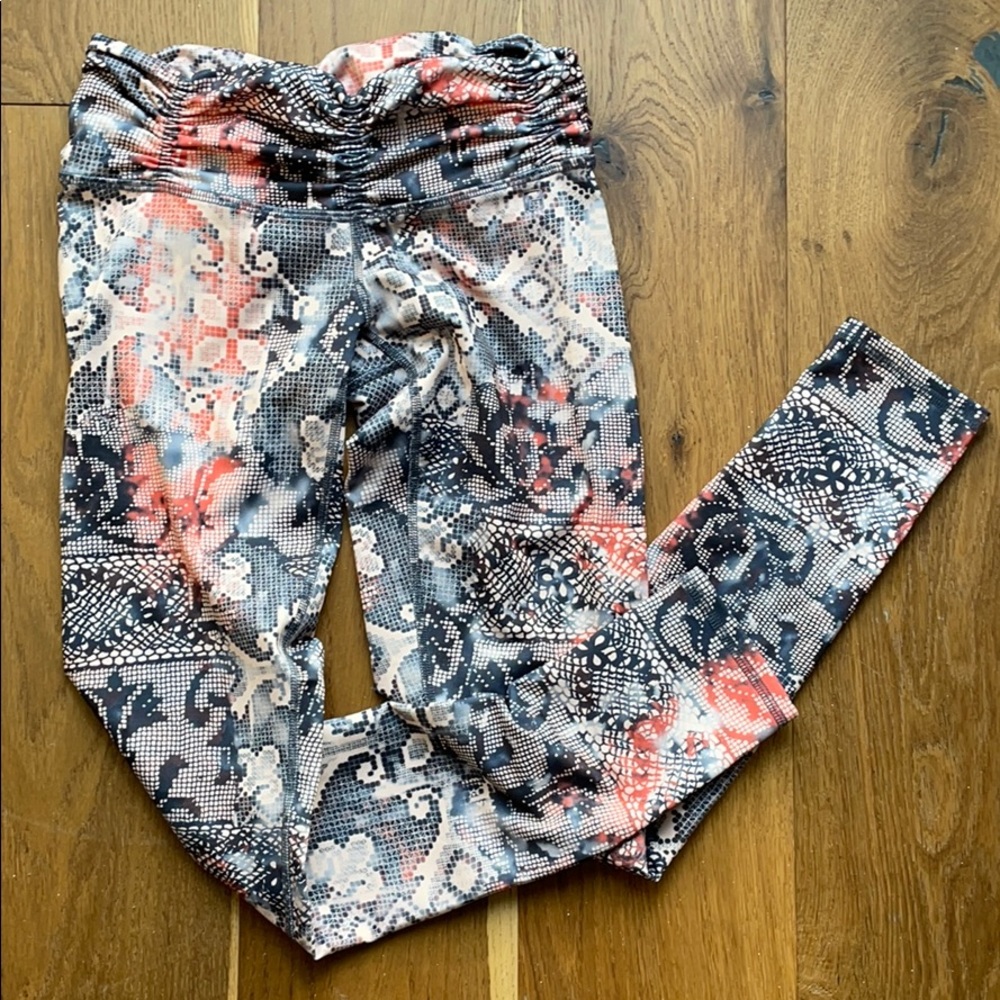Body language workout leggings in floral/geo print